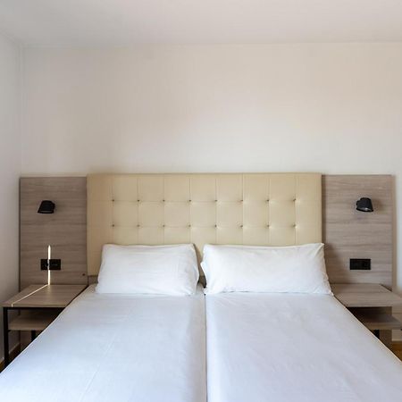 Hotel Queens - Adults Only Бенидорм Екстериор снимка