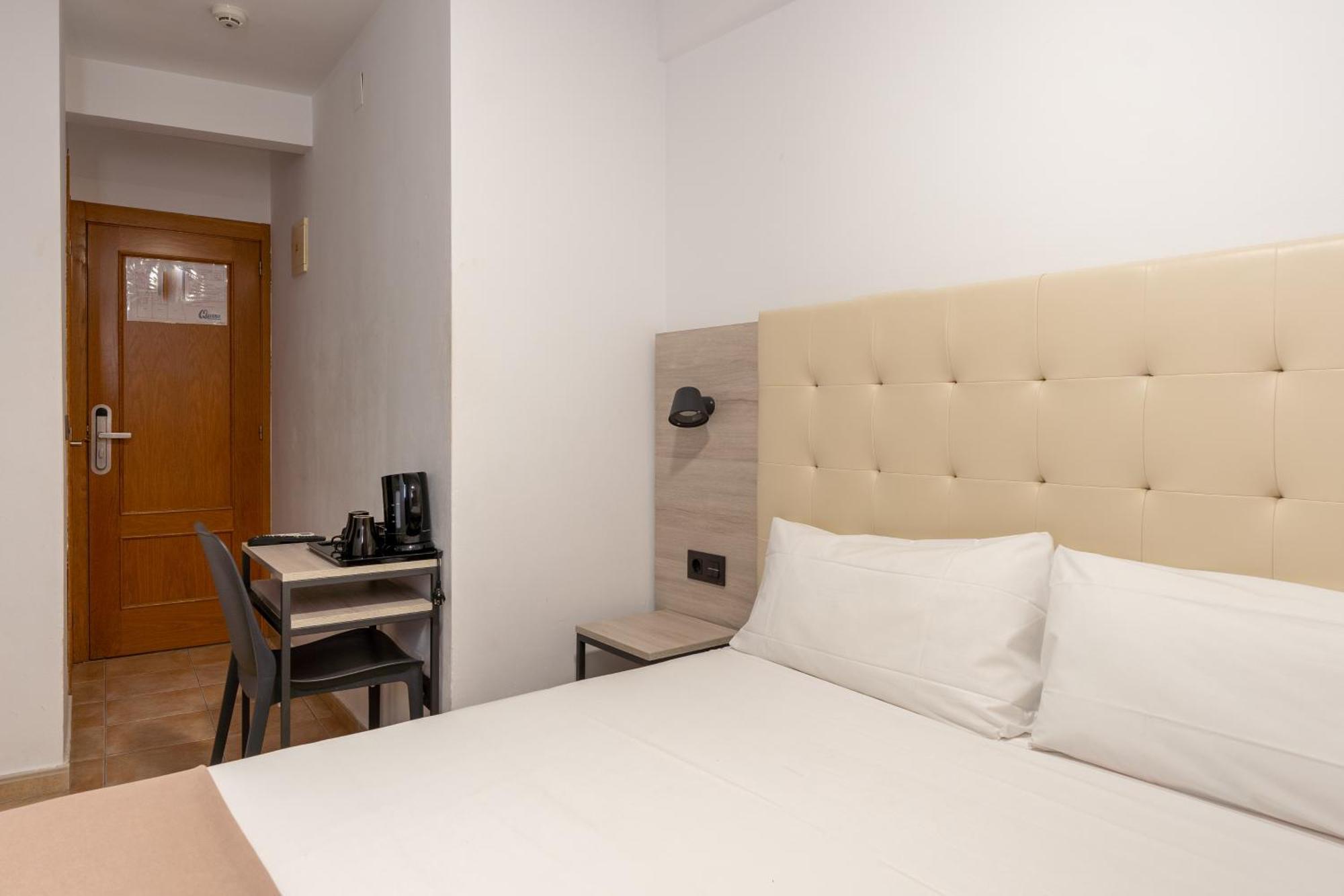 Hotel Queens - Adults Only Бенидорм Екстериор снимка