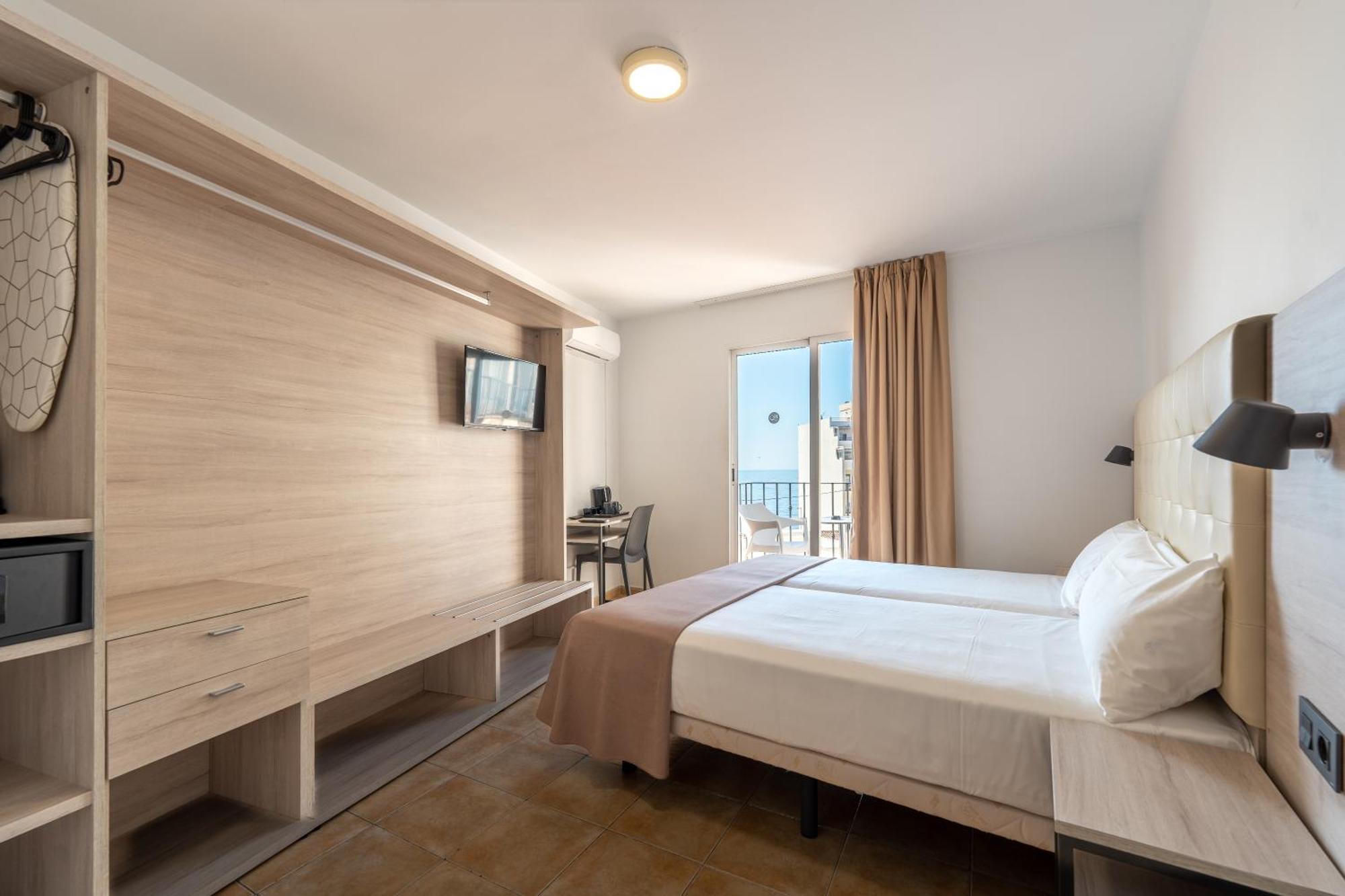 Hotel Queens - Adults Only Бенидорм Екстериор снимка