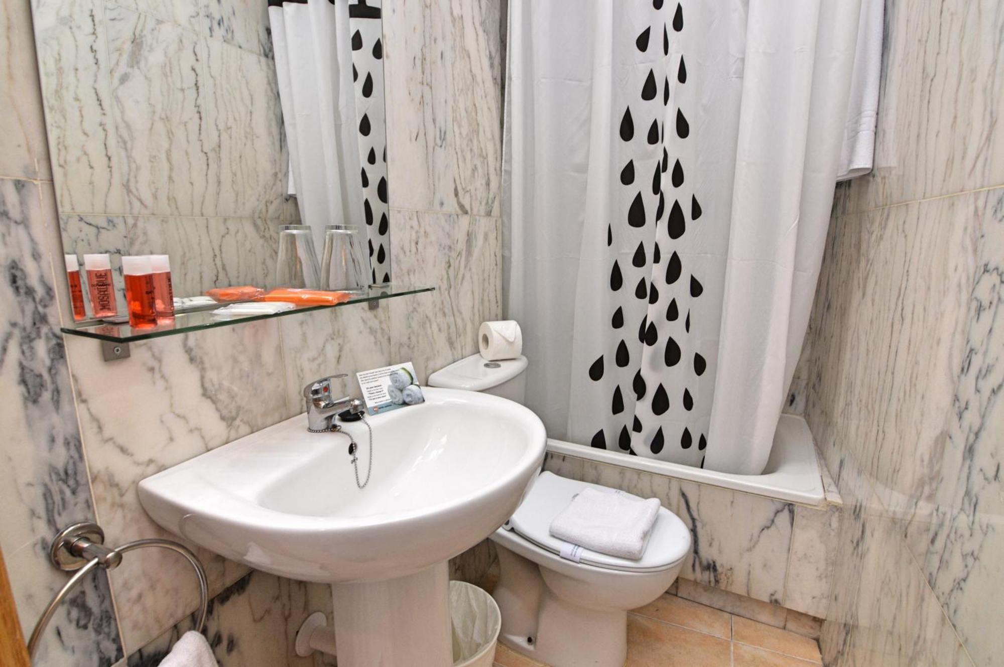 Hotel Queens - Adults Only Бенидорм Стая снимка