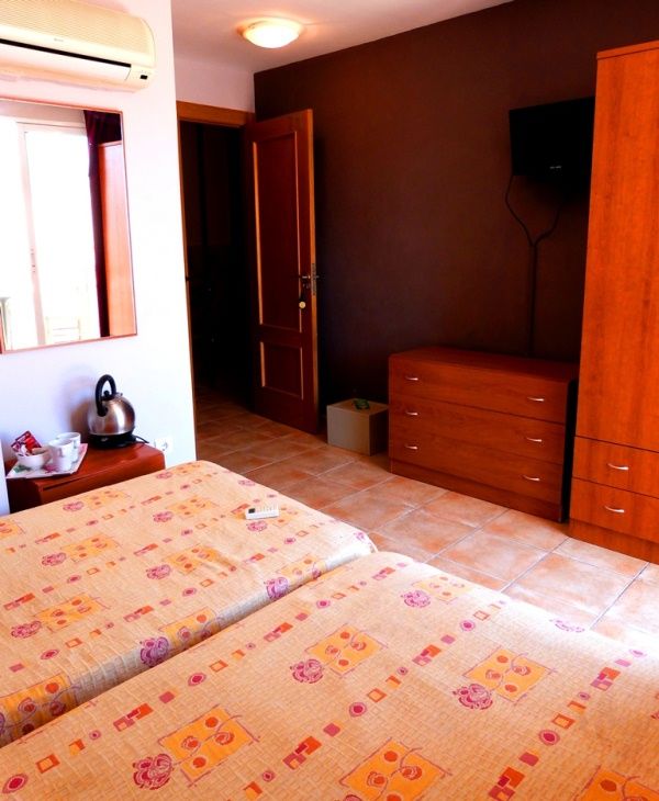 Hotel Queens - Adults Only Бенидорм Екстериор снимка