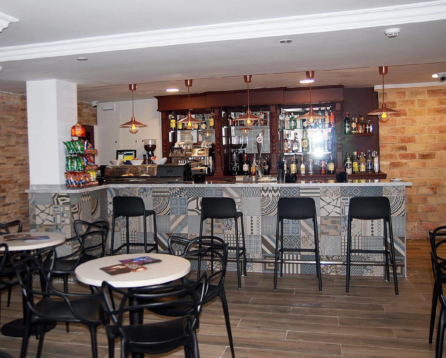 Hotel Queens - Adults Only Бенидорм Екстериор снимка