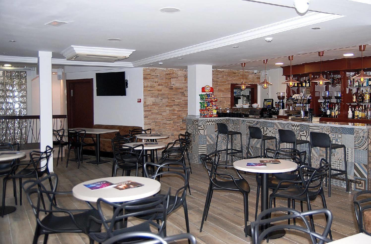 Hotel Queens - Adults Only Бенидорм Екстериор снимка