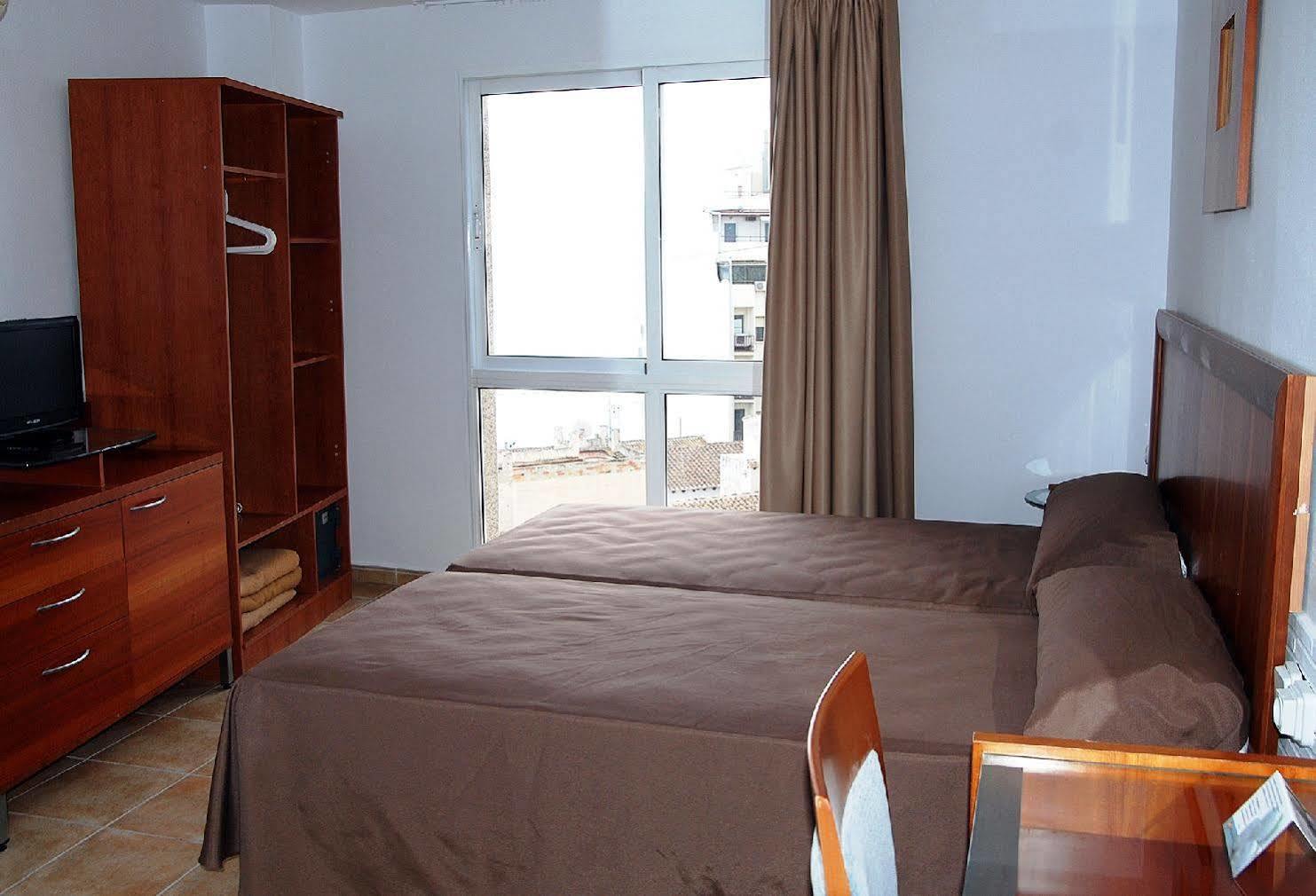 Hotel Queens - Adults Only Бенидорм Екстериор снимка