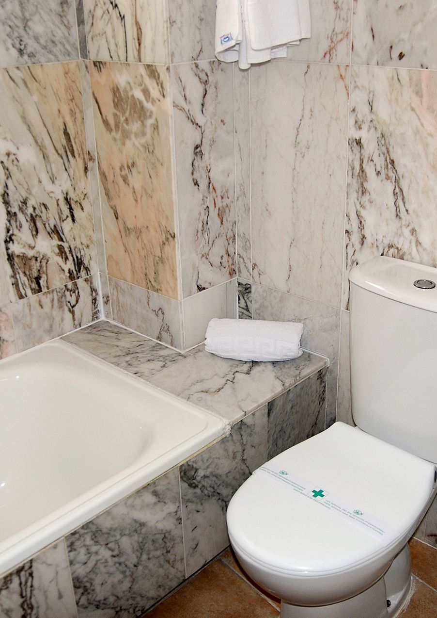 Hotel Queens - Adults Only Бенидорм Екстериор снимка