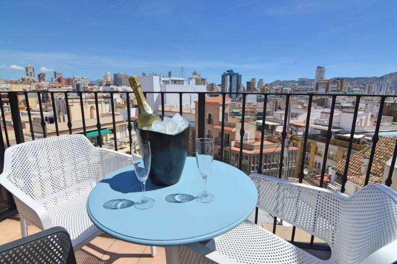 Hotel Queens - Adults Only Бенидорм Екстериор снимка